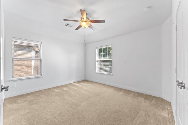 39 Tioga Pl, Tomball, TX 77375