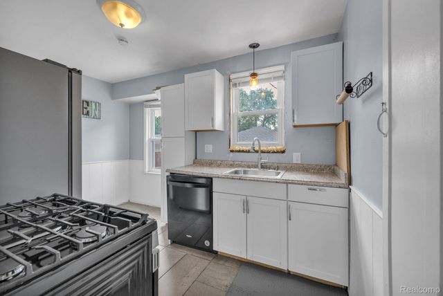 4148 Academy Street, Dearborn Heights, MI 48125