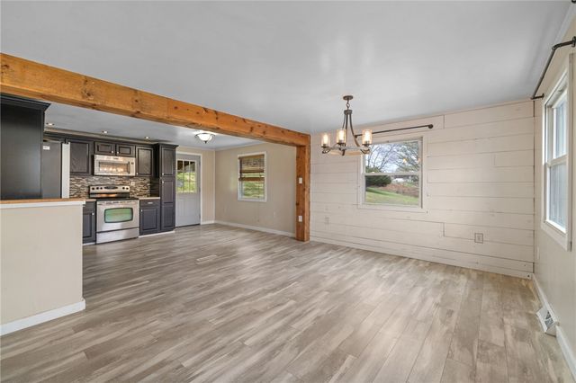 161 Petroleum Ave, Claysville, PA 15323