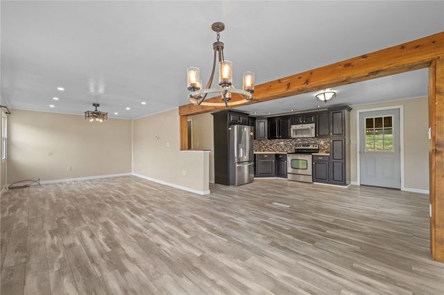 161 Petroleum Ave, Claysville, PA 15323