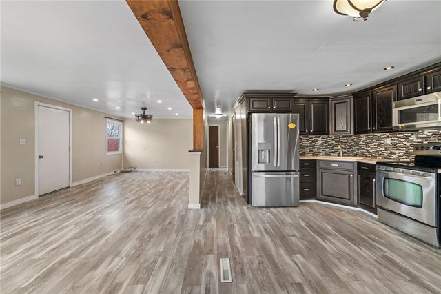 161 Petroleum Ave, Claysville, PA 15323