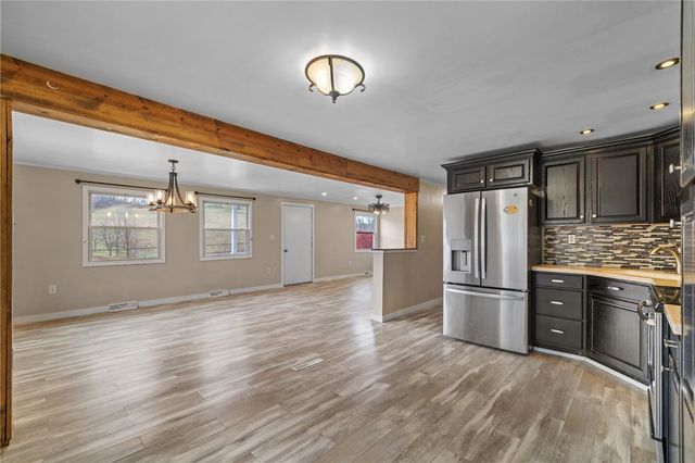 161 Petroleum Ave, Claysville, PA 15323