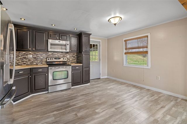 161 Petroleum Ave, Claysville, PA 15323