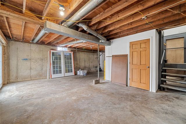 161 Petroleum Ave, Claysville, PA 15323