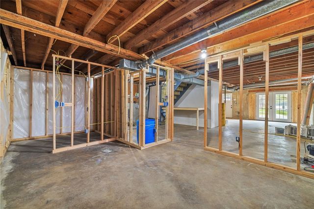 161 Petroleum Ave, Claysville, PA 15323