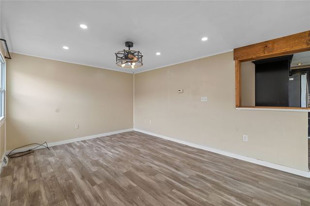 161 Petroleum Ave, Claysville, PA 15323