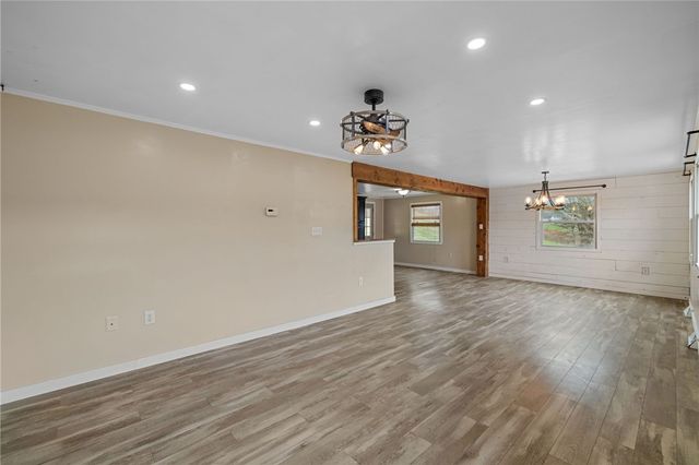 161 Petroleum Ave, Claysville, PA 15323