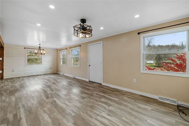 161 Petroleum Ave, Claysville, PA 15323