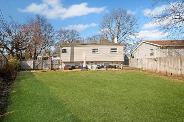 8 Croley Street, Huntington, NY 11743