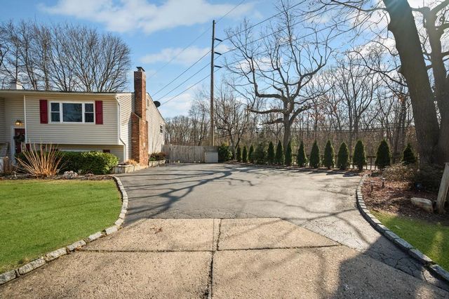 8 Croley Street, Huntington, NY 11743