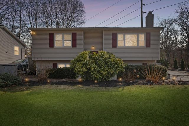 8 Croley Street, Huntington, NY 11743