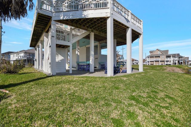 2570 Tide Drive, Port Bolivar, TX 77650