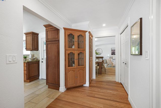 27880 Pebble Ct, Hayward, CA 94542