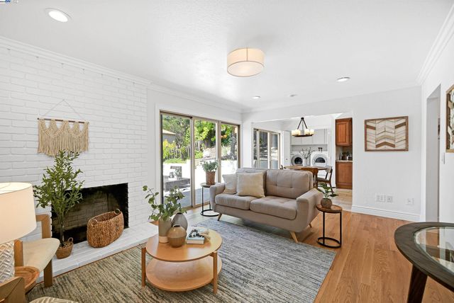 27880 Pebble Ct, Hayward, CA 94542
