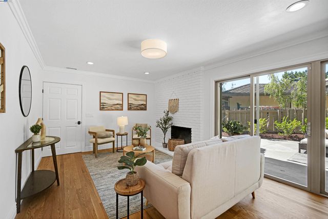 27880 Pebble Ct, Hayward, CA 94542