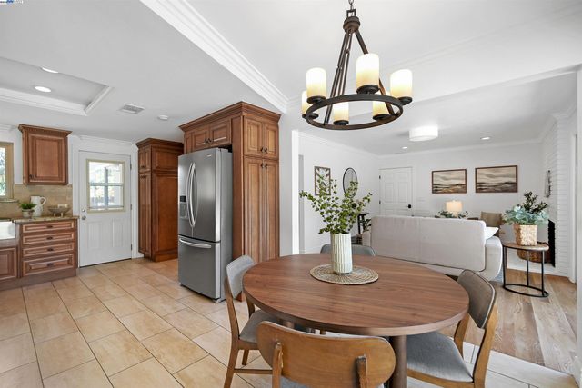 27880 Pebble Ct, Hayward, CA 94542