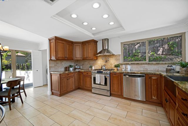 27880 Pebble Ct, Hayward, CA 94542