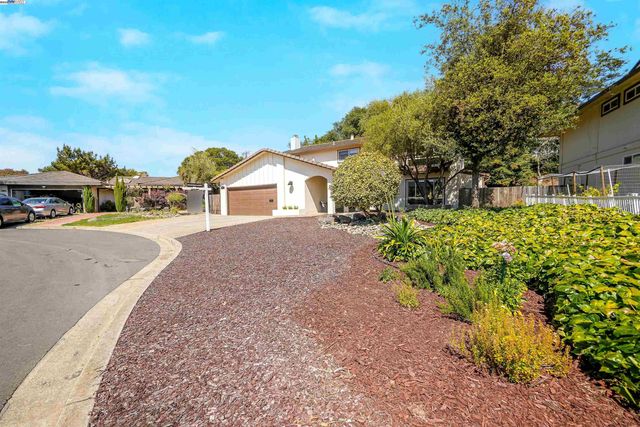 27880 Pebble Ct, Hayward, CA 94542