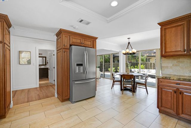 27880 Pebble Ct, Hayward, CA 94542