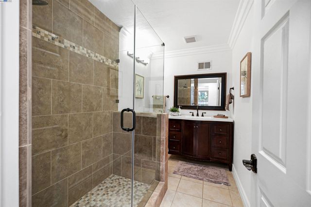 27880 Pebble Ct, Hayward, CA 94542