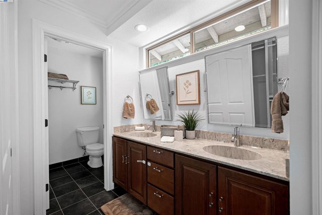27880 Pebble Ct, Hayward, CA 94542