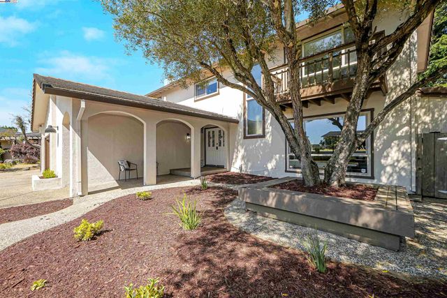 27880 Pebble Ct, Hayward, CA 94542