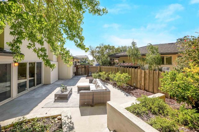 27880 Pebble Ct, Hayward, CA 94542
