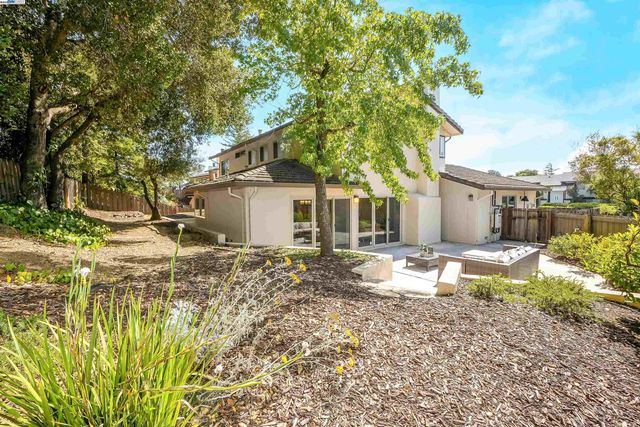 27880 Pebble Ct, Hayward, CA 94542