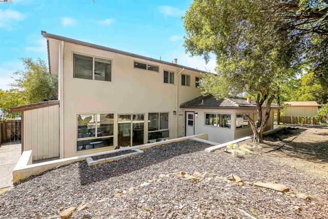 27880 Pebble Ct, Hayward, CA 94542