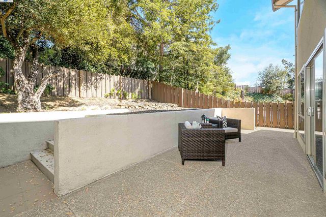 27880 Pebble Ct, Hayward, CA 94542