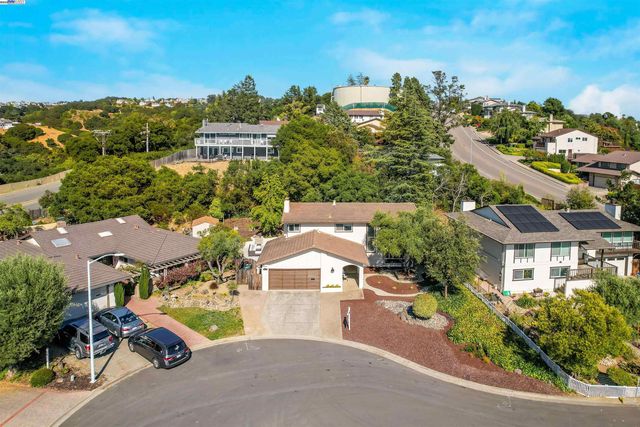 27880 Pebble Ct, Hayward, CA 94542