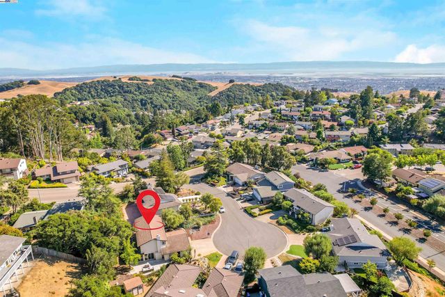 27880 Pebble Ct, Hayward, CA 94542