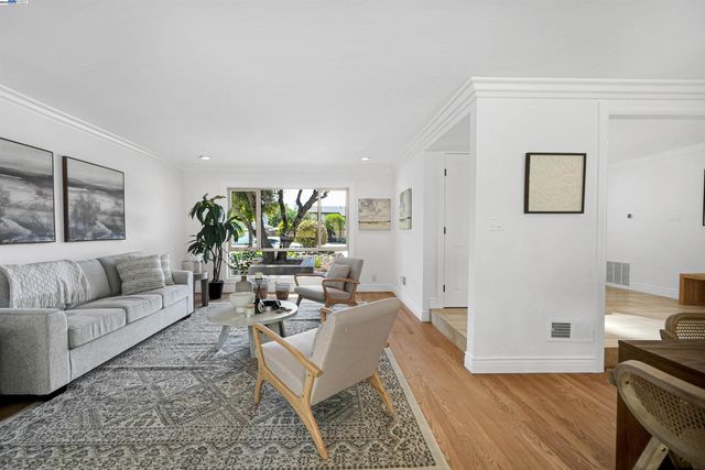 27880 Pebble Ct, Hayward, CA 94542