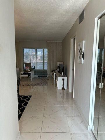 2728 N Garden Drive 313, Lake Worth, FL 33461