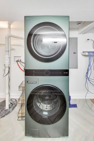 832 N Delphia Avenue, Park Ridge, IL 60068