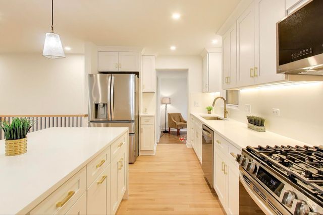 832 N Delphia Avenue, Park Ridge, IL 60068