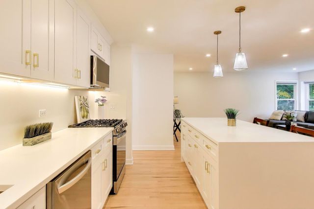 832 N Delphia Avenue, Park Ridge, IL 60068