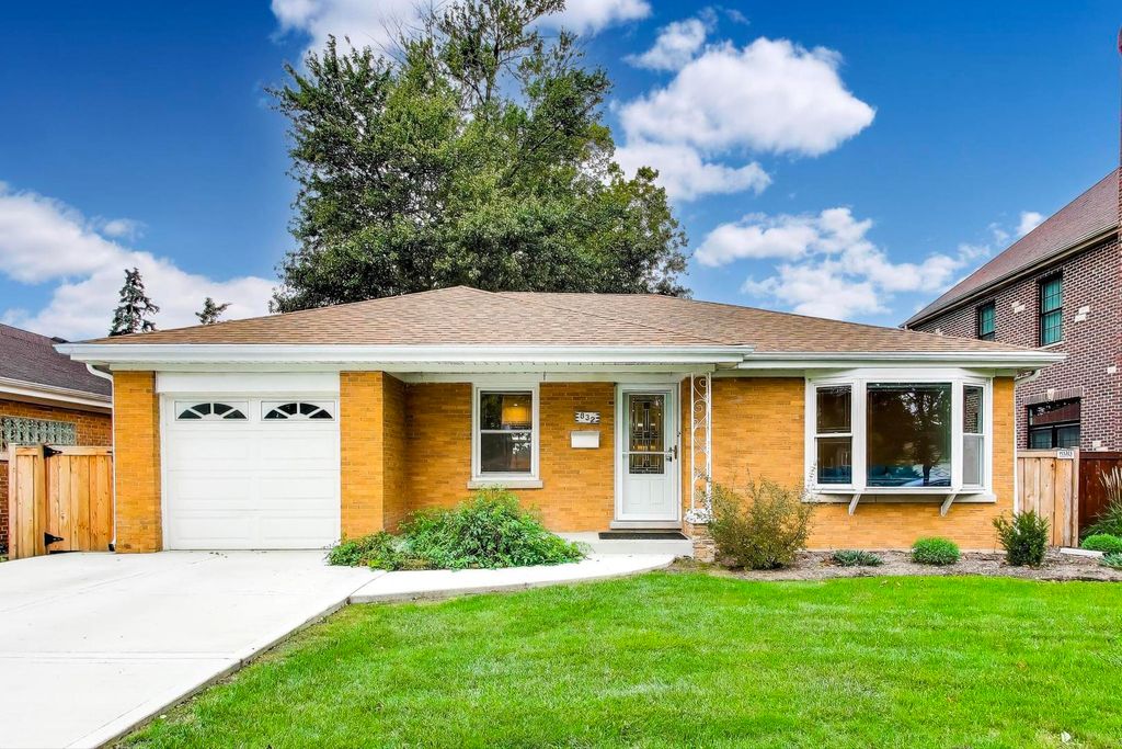 832 N Delphia Avenue, Park Ridge, IL 60068
