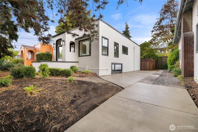 1128 N 77th Street, Seattle, WA 98103