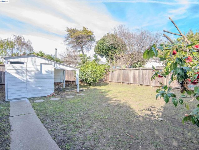 2515 Lowell, Richmond, CA 94804