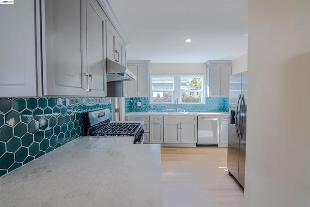 2515 Lowell, Richmond, CA 94804