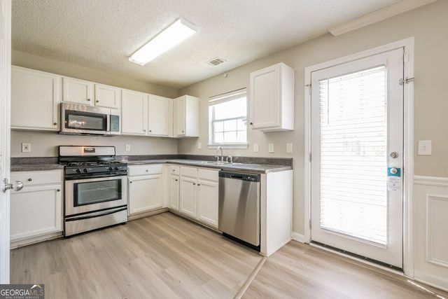 1883 Roble Drive, College Park, GA 30349