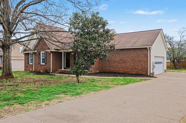 2422 English Hill Dr, Murfreesboro, TN 37129