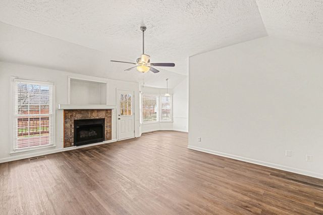 2422 English Hill Dr, Murfreesboro, TN 37129