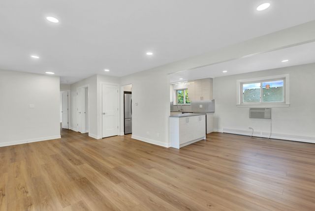 1640 W Sherwin Avenue 3B, Chicago, IL 60626