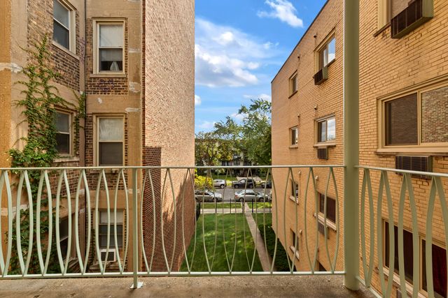 1640 W Sherwin Avenue 3B, Chicago, IL 60626