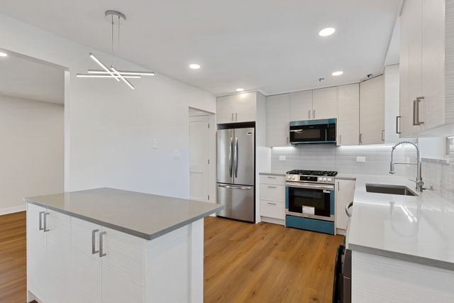 1640 W Sherwin Avenue 3B, Chicago, IL 60626