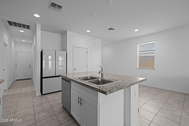 36987 N SIDEWINDER Drive, San Tan Valley, AZ 85140