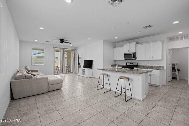 36987 N SIDEWINDER Drive, San Tan Valley, AZ 85140