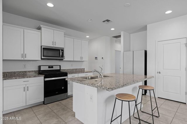 36987 N SIDEWINDER Drive, San Tan Valley, AZ 85140